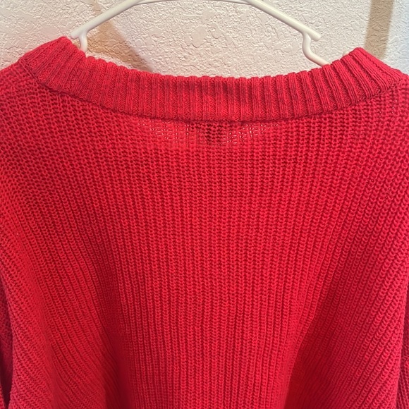 Woman’s sweater super comfy and very warm… - Picture 5 of 7